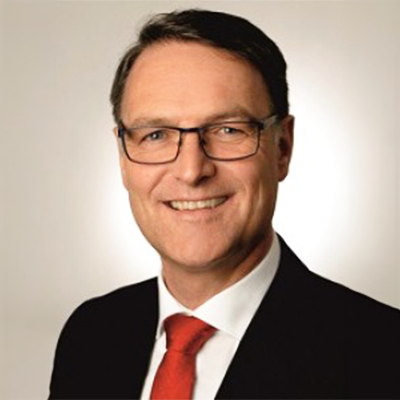 portrait-square-11 Christof Quernes<br />
(1. Vorsitzender) „Verein der Ehemaligen, Freunde und Förderer des Landesmusikgymnasiums Montabaur“ e.V