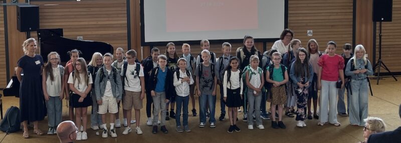 Klasse 5b, 2024, Frau Hollmann, Frau Hannappel